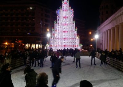 Luminarie San Salvo Realizza illuminazioni professionali per il tuo negozio, la tua città, o la tua cerimonia preferita. Lavoriamo sul territorio abruzzese, con sede a San Salvo. Illuminazioni san salvo, illuminazioni vasto, illuminazioni cupello, illuminazioni montenero, illuminazioni petacciato e dintorni.
