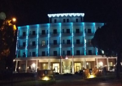 Luminarie San Salvo Realizza illuminazioni professionali per il tuo negozio, la tua città, o la tua cerimonia preferita. Lavoriamo sul territorio abruzzese, con sede a San Salvo. Illuminazioni san salvo, illuminazioni vasto, illuminazioni cupello, illuminazioni montenero, illuminazioni petacciato e dintorni.