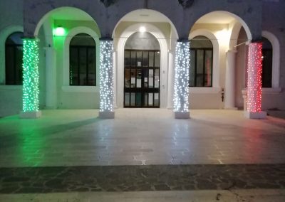 Luminarie San Salvo Realizza illuminazioni professionali per il tuo negozio, la tua città, o la tua cerimonia preferita. Lavoriamo sul territorio abruzzese, con sede a San Salvo. Illuminazioni san salvo, illuminazioni vasto, illuminazioni cupello, illuminazioni montenero, illuminazioni petacciato e dintorni.