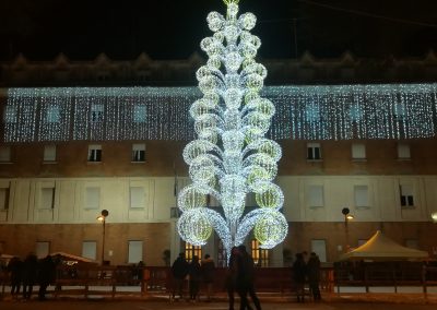 Luminarie San Salvo Realizza illuminazioni professionali per il tuo negozio, la tua città, o la tua cerimonia preferita. Lavoriamo sul territorio abruzzese, con sede a San Salvo. Illuminazioni san salvo, illuminazioni vasto, illuminazioni cupello, illuminazioni montenero, illuminazioni petacciato e dintorni.