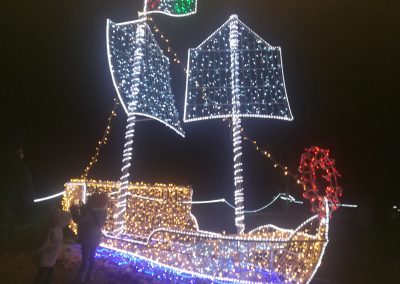 Luminarie San Salvo Realizza illuminazioni professionali per il tuo negozio, la tua città, o la tua cerimonia preferita. Lavoriamo sul territorio abruzzese, con sede a San Salvo. Illuminazioni san salvo, illuminazioni vasto, illuminazioni cupello, illuminazioni montenero, illuminazioni petacciato e dintorni.