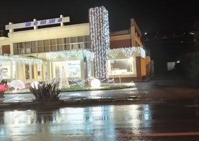 Luminarie San Salvo Realizza illuminazioni professionali per il tuo negozio, la tua città, o la tua cerimonia preferita. Lavoriamo sul territorio abruzzese, con sede a San Salvo. Illuminazioni san salvo, illuminazioni vasto, illuminazioni cupello, illuminazioni montenero, illuminazioni petacciato e dintorni.