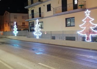 Luminarie San Salvo Realizza illuminazioni professionali per il tuo negozio, la tua città, o la tua cerimonia preferita. Lavoriamo sul territorio abruzzese, con sede a San Salvo. Illuminazioni san salvo, illuminazioni vasto, illuminazioni cupello, illuminazioni montenero, illuminazioni petacciato e dintorni.