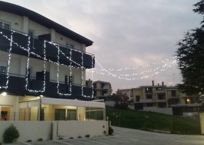 Luminarie San Salvo Realizza illuminazioni professionali per il tuo negozio, la tua città, o la tua cerimonia preferita. Lavoriamo sul territorio abruzzese, con sede a San Salvo. Illuminazioni san salvo, illuminazioni vasto, illuminazioni cupello, illuminazioni montenero, illuminazioni petacciato e dintorni.