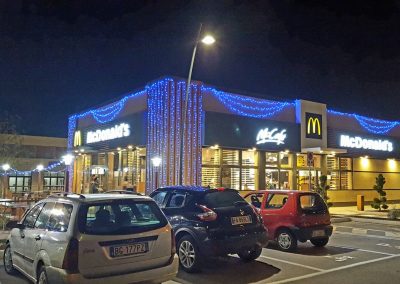 Luminarie San Salvo Realizza illuminazioni professionali per il tuo negozio, la tua città, o la tua cerimonia preferita. Lavoriamo sul territorio abruzzese, con sede a San Salvo. Illuminazioni san salvo, illuminazioni vasto, illuminazioni cupello, illuminazioni montenero, illuminazioni petacciato e dintorni.