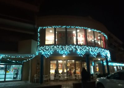 Luminarie San Salvo Realizza illuminazioni professionali per il tuo negozio, la tua città, o la tua cerimonia preferita. Lavoriamo sul territorio abruzzese, con sede a San Salvo. Illuminazioni san salvo, illuminazioni vasto, illuminazioni cupello, illuminazioni montenero, illuminazioni petacciato e dintorni.