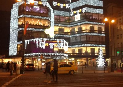 Luminarie San Salvo Realizza illuminazioni professionali per il tuo negozio, la tua città, o la tua cerimonia preferita. Lavoriamo sul territorio abruzzese, con sede a San Salvo. Illuminazioni san salvo, illuminazioni vasto, illuminazioni cupello, illuminazioni montenero, illuminazioni petacciato e dintorni.