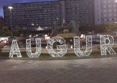 Luminarie San Salvo Realizza illuminazioni professionali per il tuo negozio, la tua città, o la tua cerimonia preferita. Lavoriamo sul territorio abruzzese, con sede a San Salvo. Illuminazioni san salvo, illuminazioni vasto, illuminazioni cupello, illuminazioni montenero, illuminazioni petacciato e dintorni.