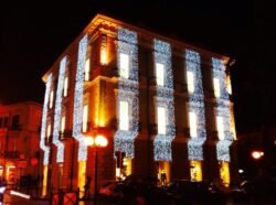 Luminarie San Salvo Realizza illuminazioni professionali per il tuo negozio, la tua città, o la tua cerimonia preferita. Lavoriamo sul territorio abruzzese, con sede a San Salvo. Illuminazioni san salvo, illuminazioni vasto, illuminazioni cupello, illuminazioni montenero, illuminazioni petacciato e dintorni. Luminarie San Salvo Realizza illuminazioni professionali per il tuo negozio, la tua città, o la tua cerimonia preferita. Lavoriamo sul territorio abruzzese, con sede a San Salvo. Illuminazioni san salvo, illuminazioni vasto, illuminazioni cupello, illuminazioni montenero, illuminazioni petacciato e dintorni.